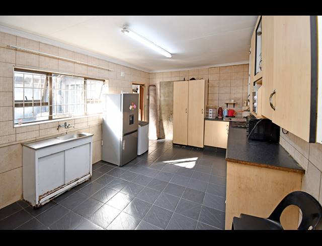 4 BEDROOM HOUSE FOR SALE IN MAYFAIR